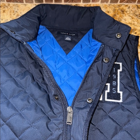Tommy Hilfiger Vest Navy Blue Quilted Sporty Style and Varsity H Kids Size 8-10 - Picture 8 of 12